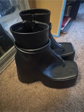 Azalea Wang Black Platform Square-Toe Ankle Boots sandals size 9